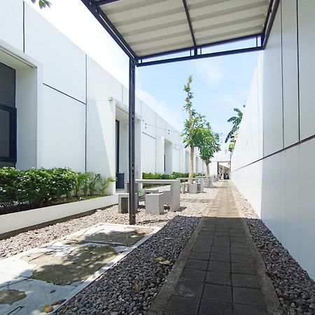 Hotel Ofo Kost Premium Kampung Inggris Pare Syariah Mitra Reddoorz Exteriér fotografie