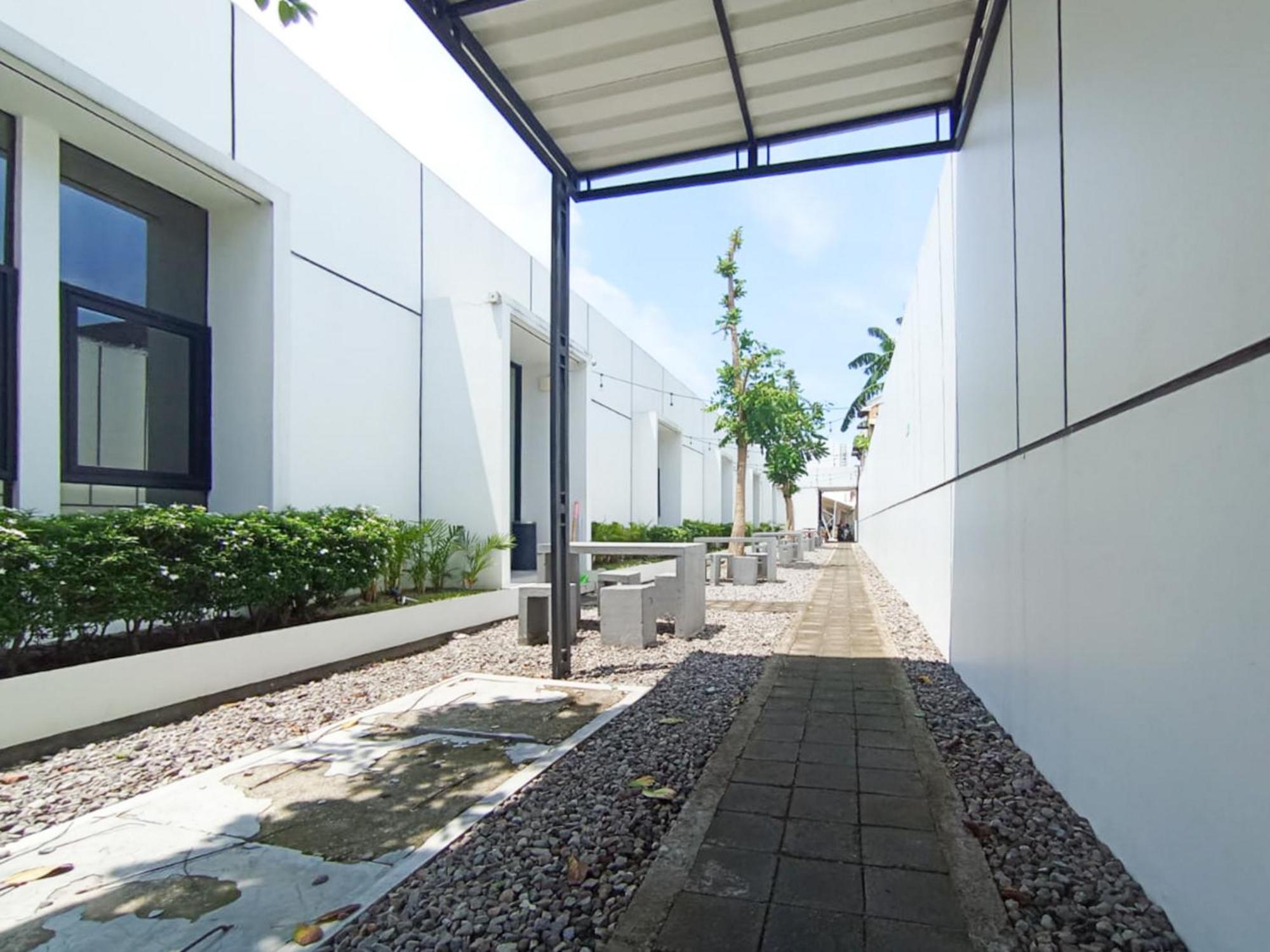 Hotel Ofo Kost Premium Kampung Inggris Pare Syariah Mitra Reddoorz Exteriér fotografie