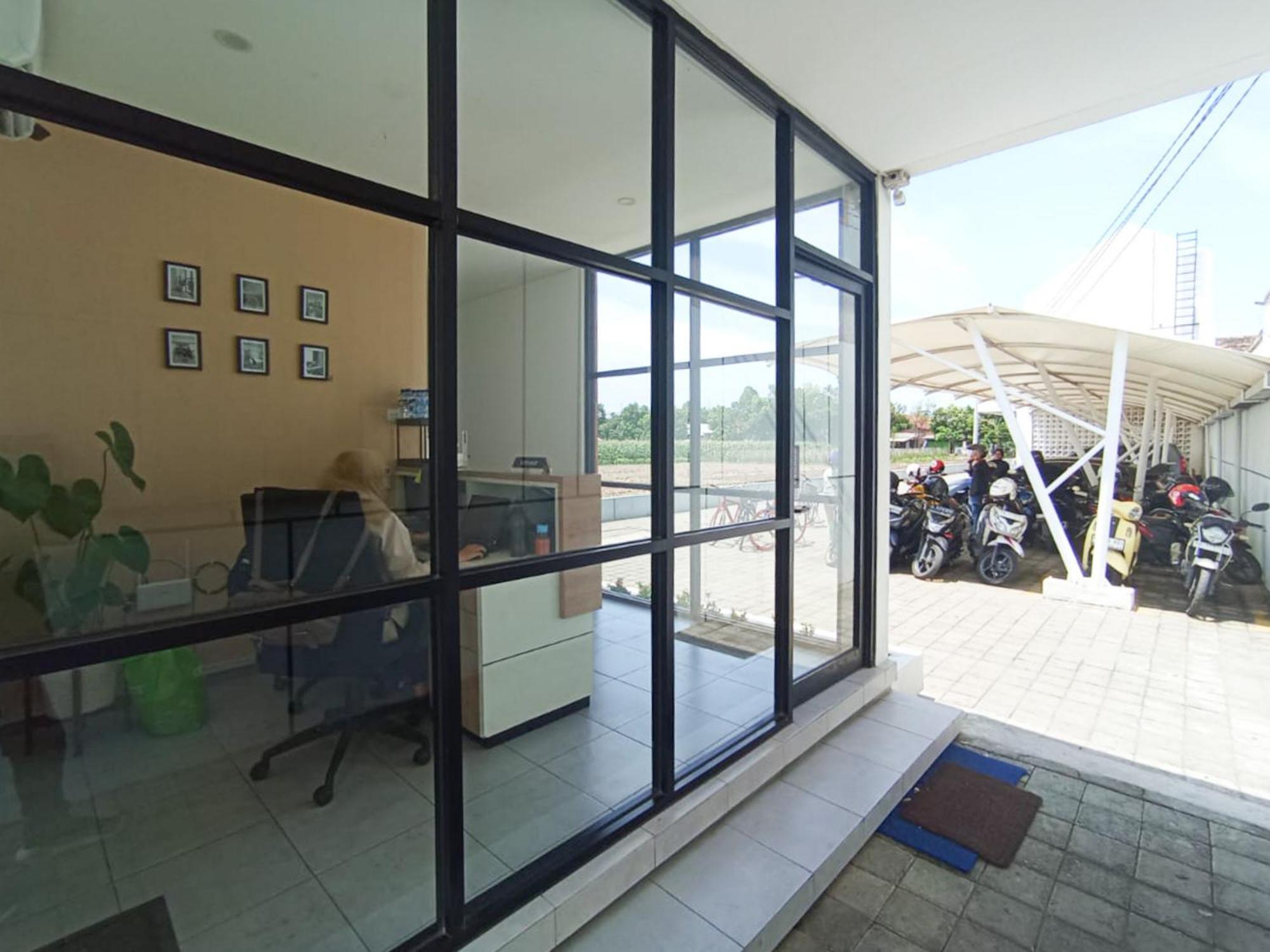 Hotel Ofo Kost Premium Kampung Inggris Pare Syariah Mitra Reddoorz Exteriér fotografie