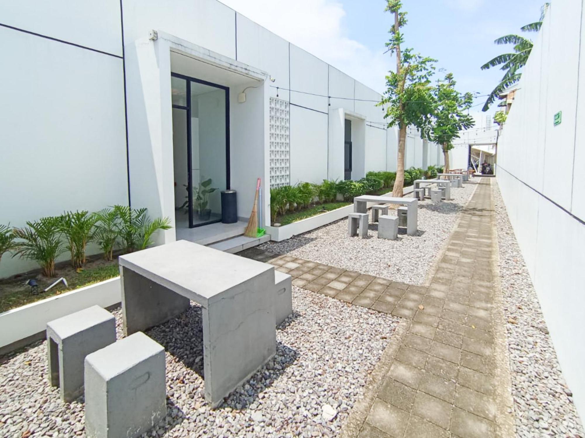 Hotel Ofo Kost Premium Kampung Inggris Pare Syariah Mitra Reddoorz Exteriér fotografie