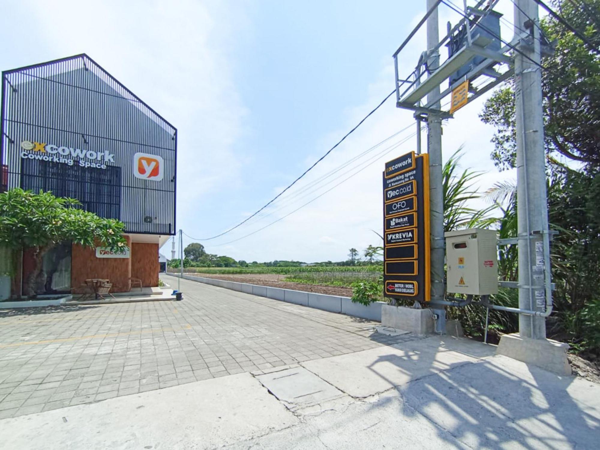 Hotel Ofo Kost Premium Kampung Inggris Pare Syariah Mitra Reddoorz Exteriér fotografie