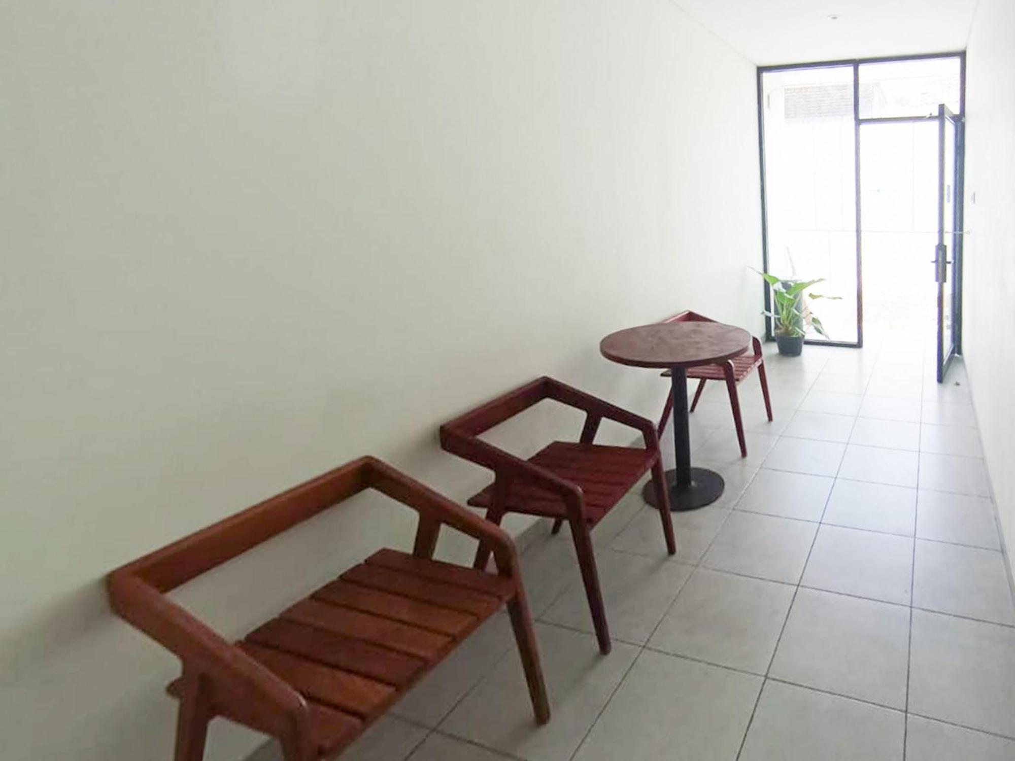 Hotel Ofo Kost Premium Kampung Inggris Pare Syariah Mitra Reddoorz Exteriér fotografie