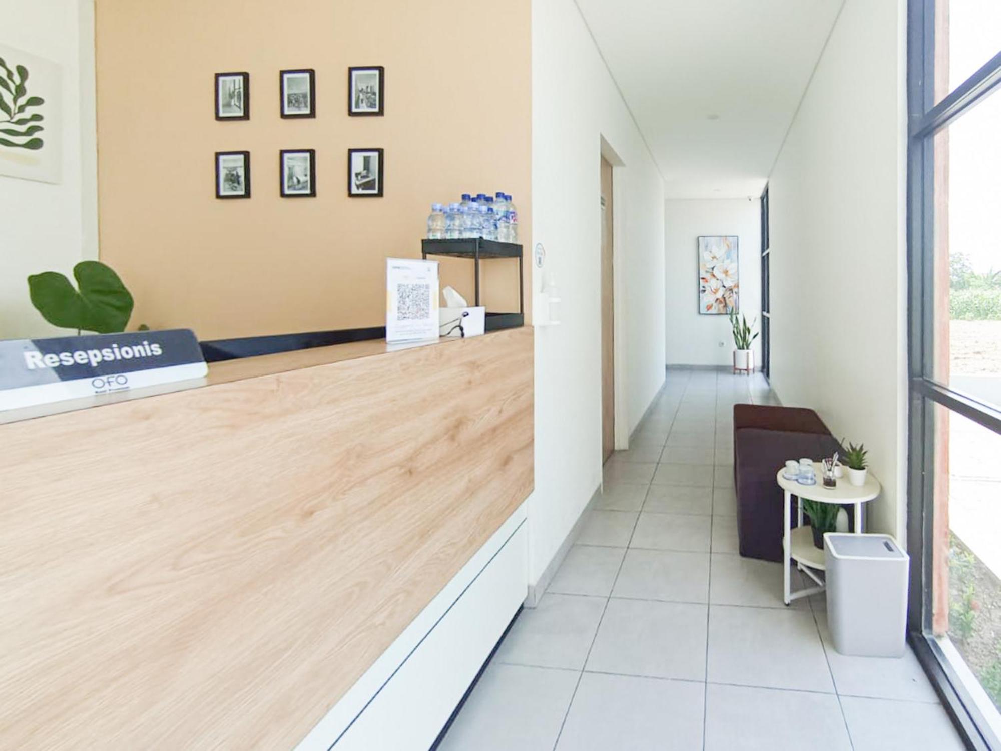 Hotel Ofo Kost Premium Kampung Inggris Pare Syariah Mitra Reddoorz Exteriér fotografie